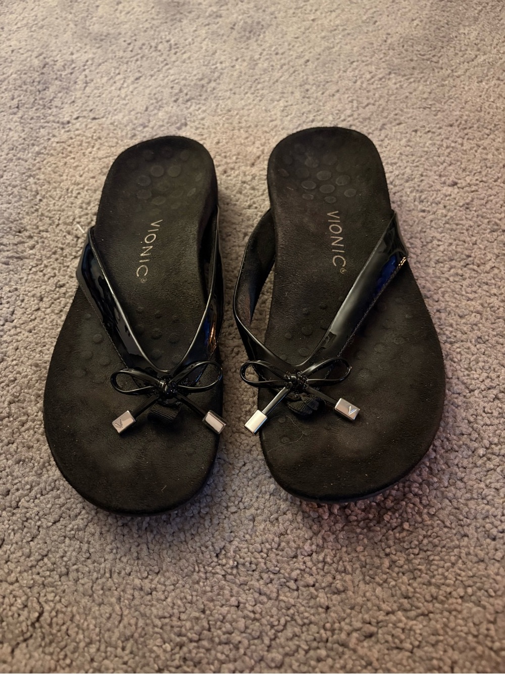 Vionic Black Patent Bow Thong Sandals